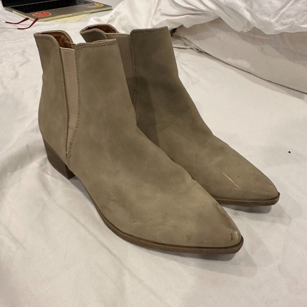 Tan pointed toe boots